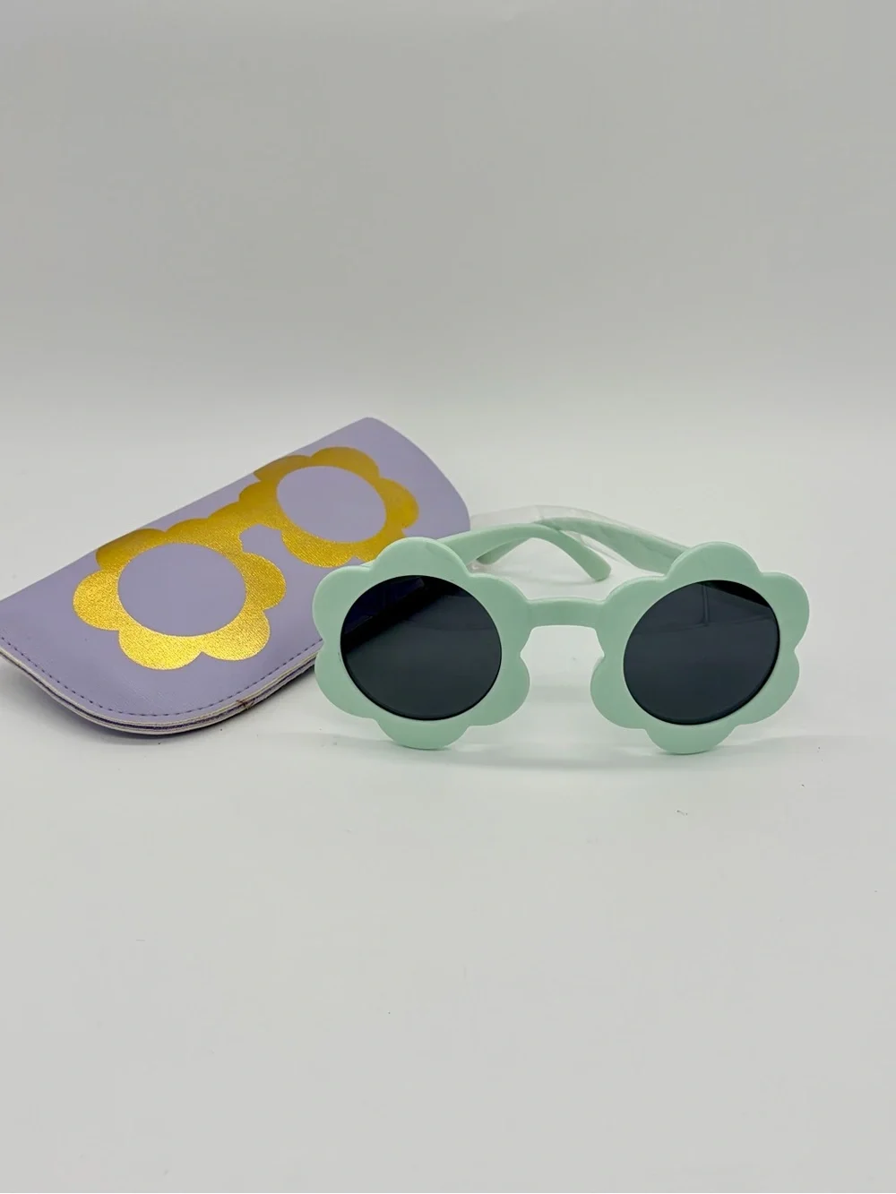 Women’s Oui Fresh Daisy Sunglasses with Mint Green Frames and Purple Gold Case